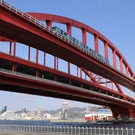 本土と人工島を結ぶ保線屋